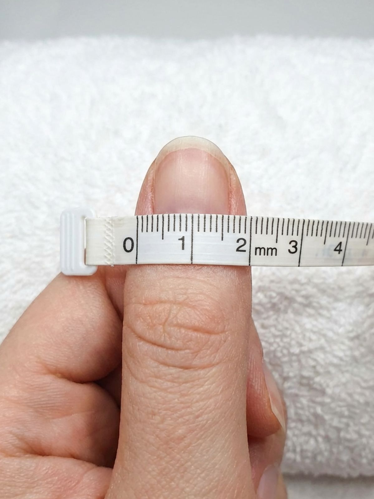 Best Natural Curve Press-On Nails - Always measure your nail bed from sidewall to sidewall to ensure the most natural, comfortable fit.
