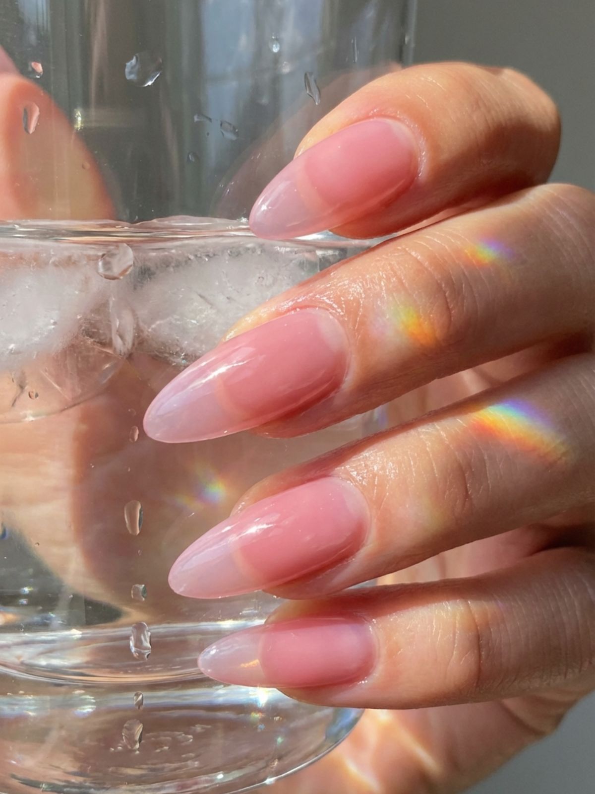 lip gloss nails jelly finish Minimal Nails for Business Trips - Lip gloss nails use a jelly finish to give your hands a youthful, hydrated glow.